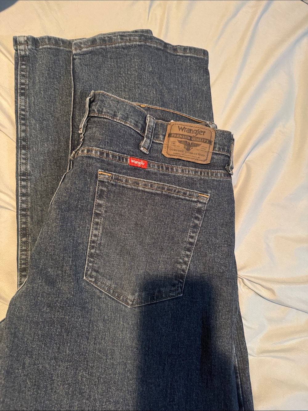 Wrangler Straight Leg Jeans in Faded Blue Denim
